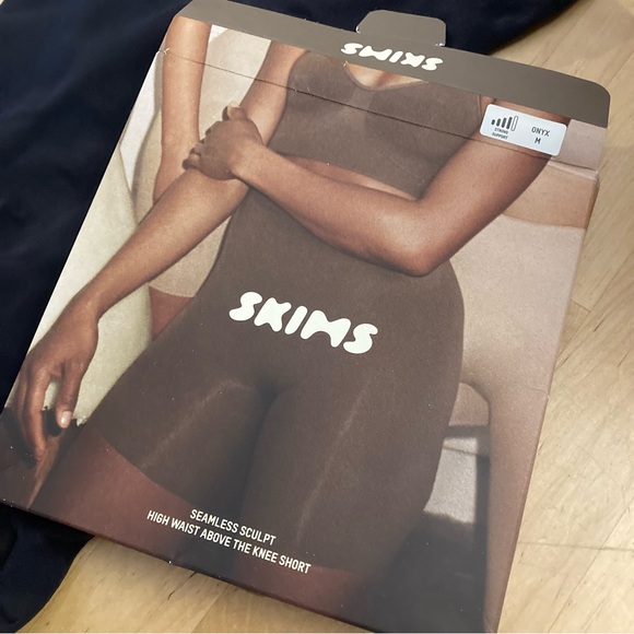 Skims High Waisted Sculpting Shorts - Picture 7 of 8